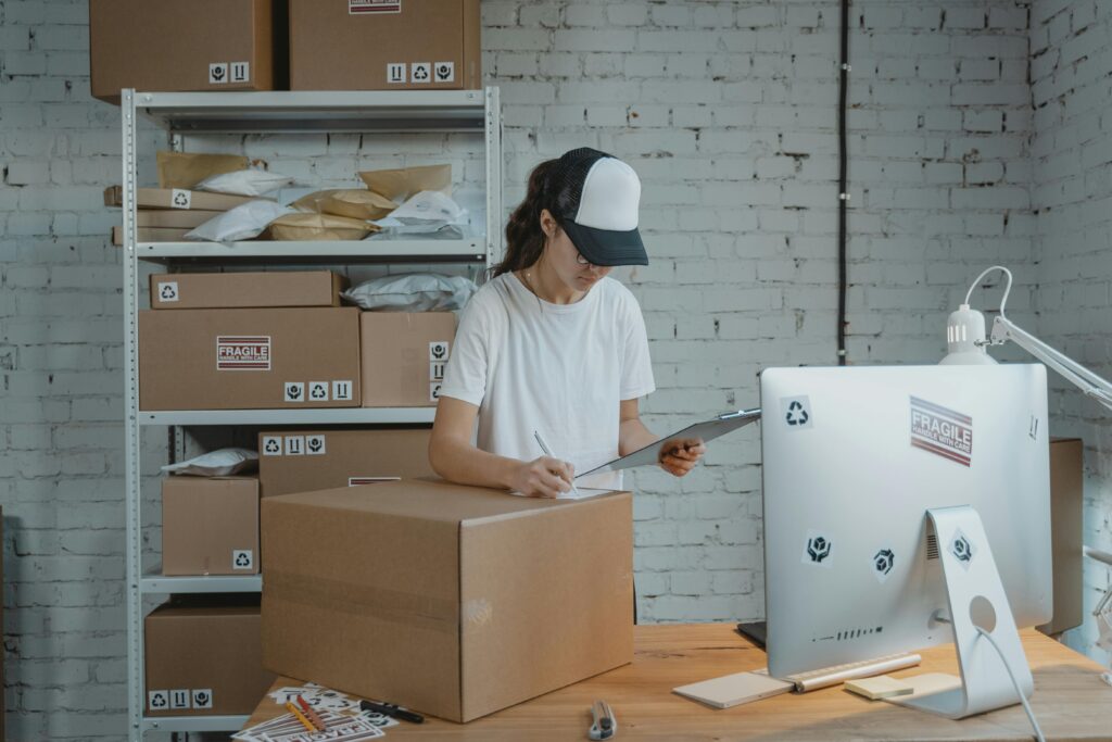 How Can Loughborough Online Sellers Benefit from Using Commercial Storage?